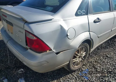 2005 Ford Focus Zx4 из США, поврежденный, VIN 1FAFP34N85W266518